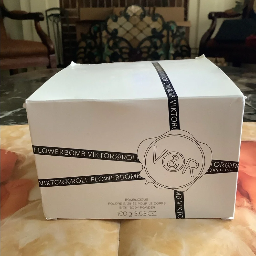Ultra rare new viktor&rolf flowerbomb bomblicious satin body powder 100 gram